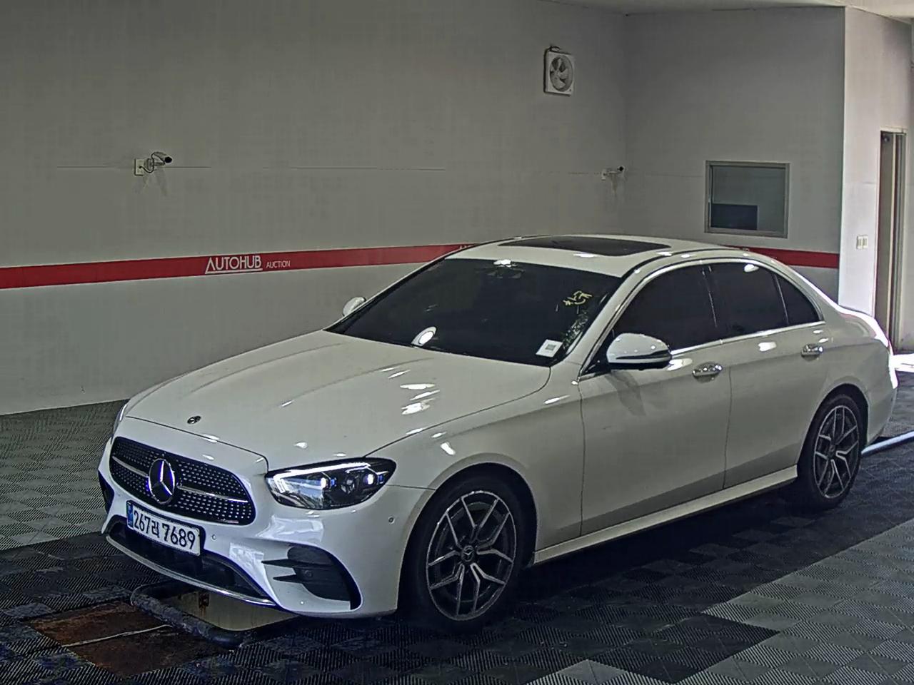 MERCEDES-BENZ E-CLASS (5TH GEN) E220d 4MATIC AMG LINE - фото 0