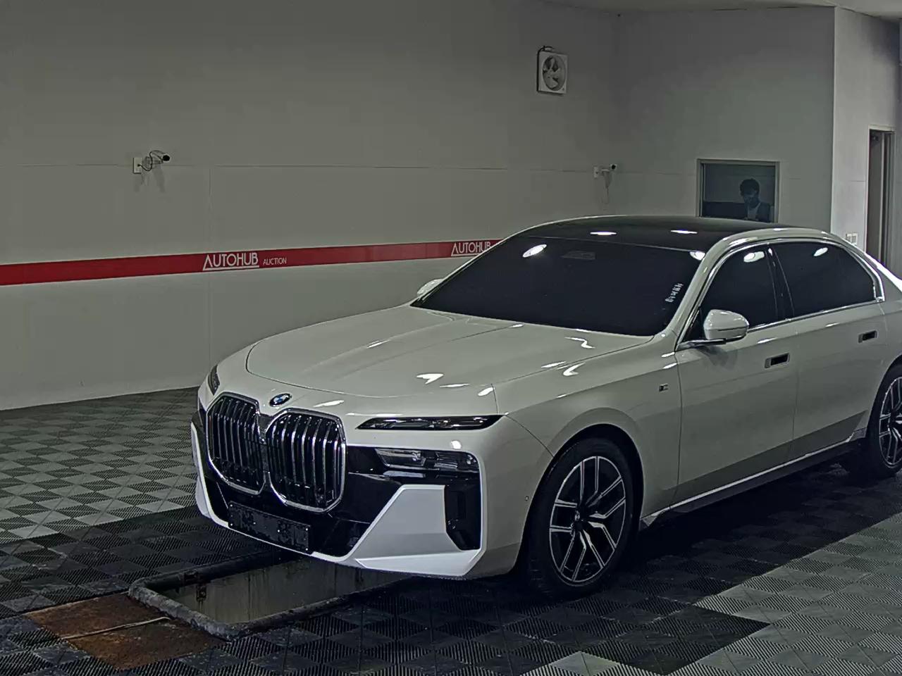 BMW 7 SERIES (7TH GEN) 740i xDrive M SPORT