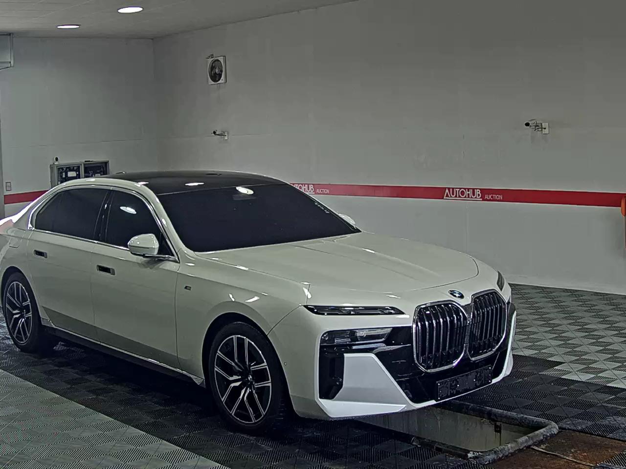 BMW 7 SERIES (7TH GEN) 740i xDrive M SPORT - фото 1