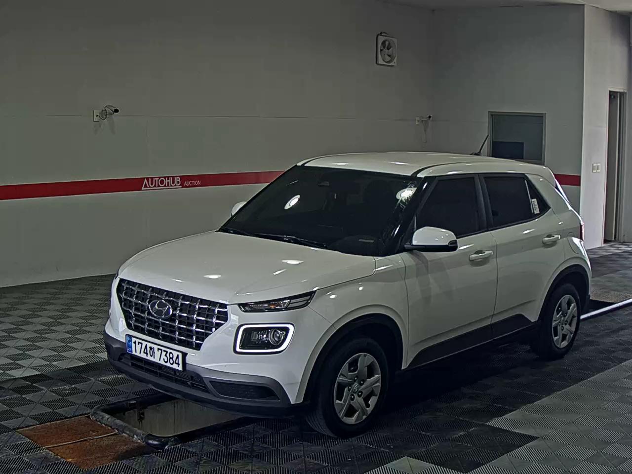 HYUNDAI VENUE 1.6 GASOLINE RENTAL CAR SMART - фото 0