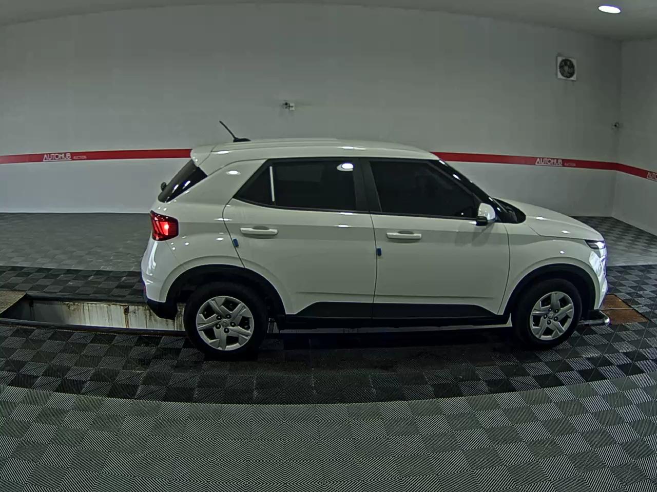 HYUNDAI VENUE 1.6 GASOLINE RENTAL CAR SMART - фото 2