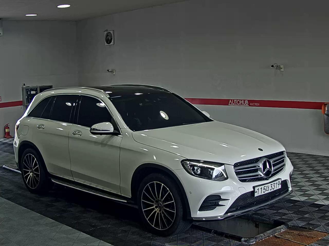 MERCEDES-BENZ GLC-CLASS GLC 300 4MATIC AMG LINE - фото 1