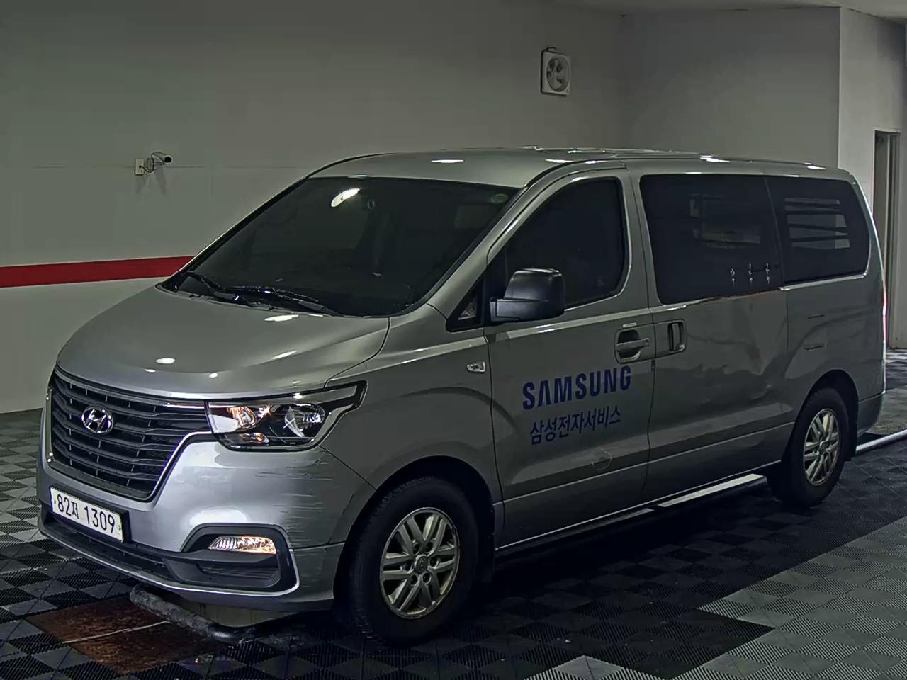 HYUNDAI THE NEW GRAND STAREX 3-SEATER DIESEL VAN SMART - фото 0