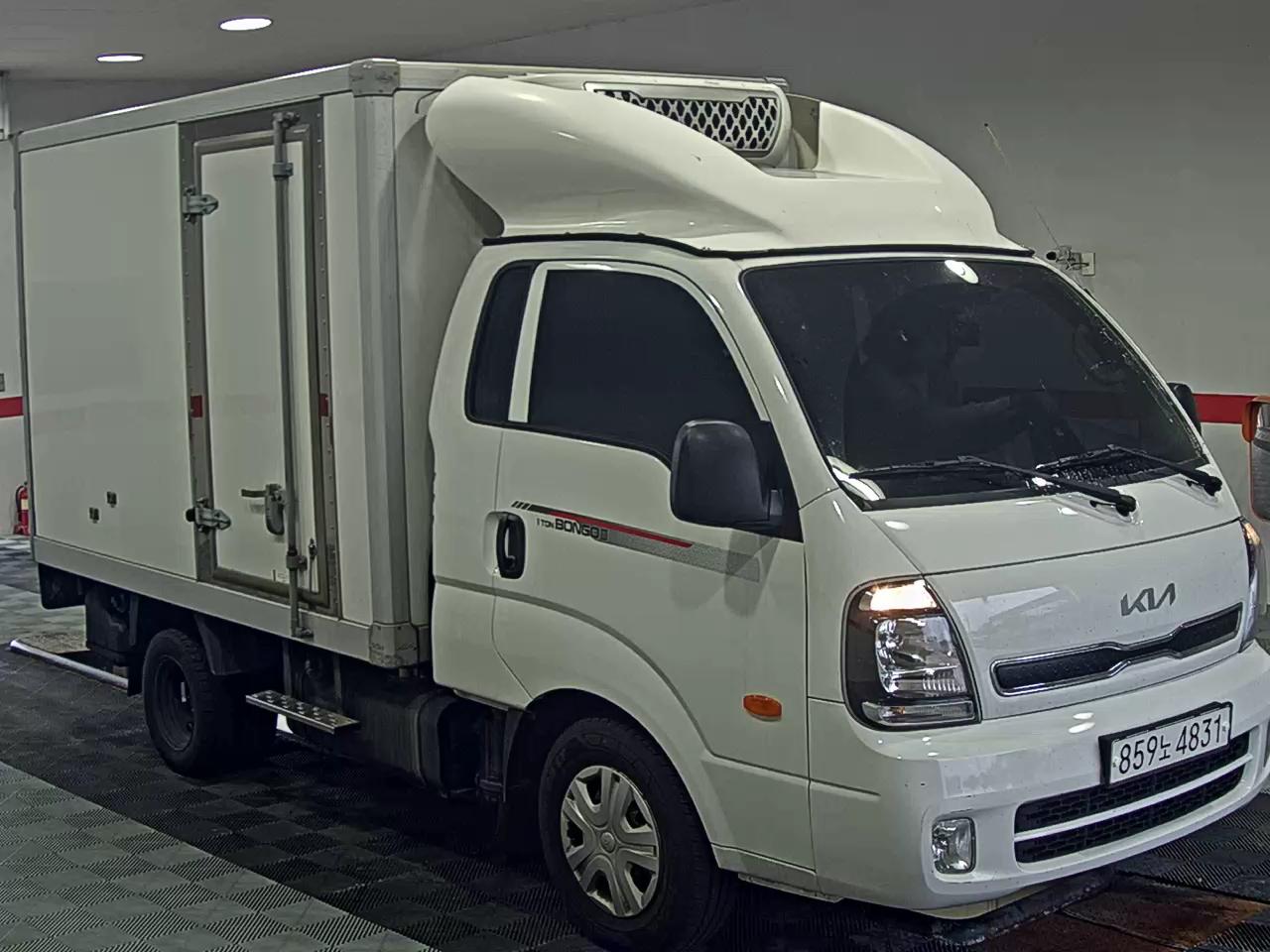 KIA THE NEW BONGO III CARGO FREEZER BOX TRUCK PLUS TYPE - фото 1