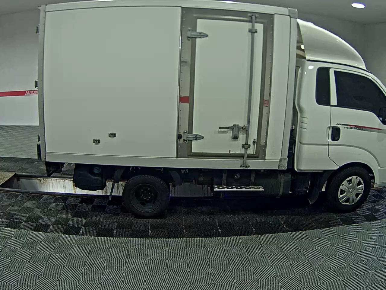 KIA THE NEW BONGO III CARGO FREEZER BOX TRUCK PLUS TYPE - фото 2