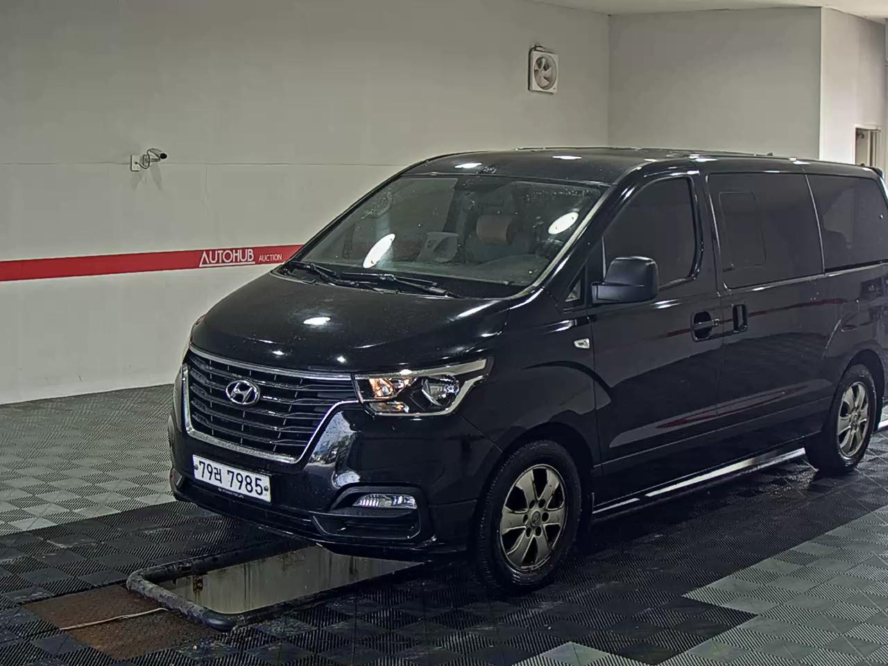 HYUNDAI THE NEW GRAND STAREX 11-SEATER DIESEL MODERN - фото 0