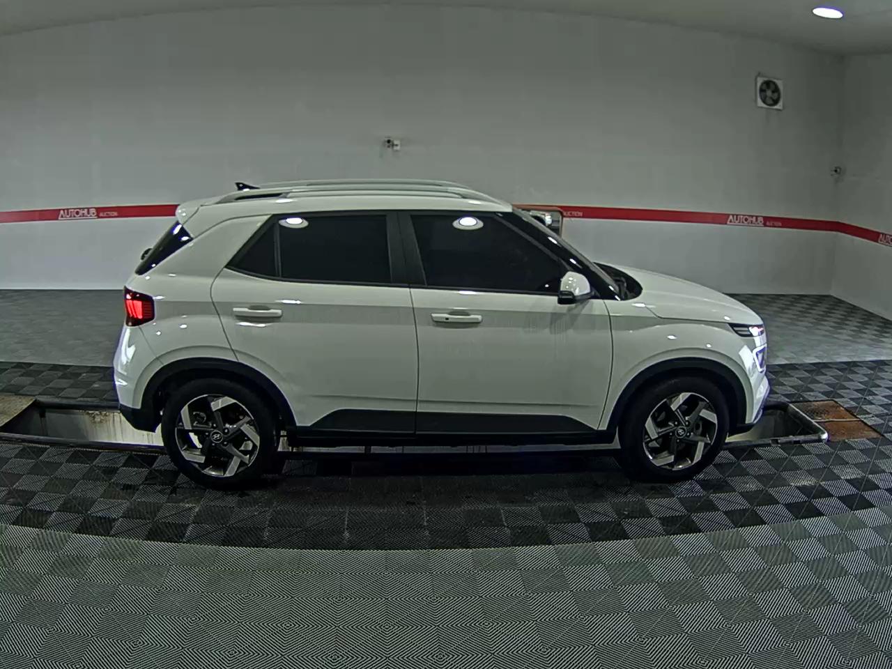HYUNDAI VENUE 1.6 GASOLINE FLUX - фото 2