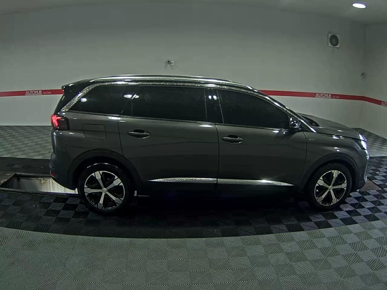 PEUGEOT 5008 (2ND GEN) 1.2 GT - фото 2