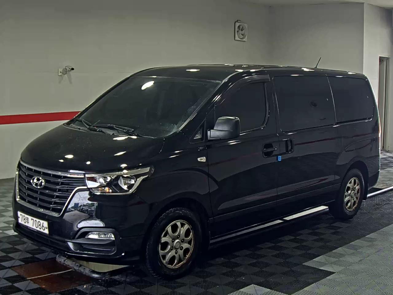 HYUNDAI THE NEW GRAND STAREX 11-SEATER DIESEL STYLE - фото 0