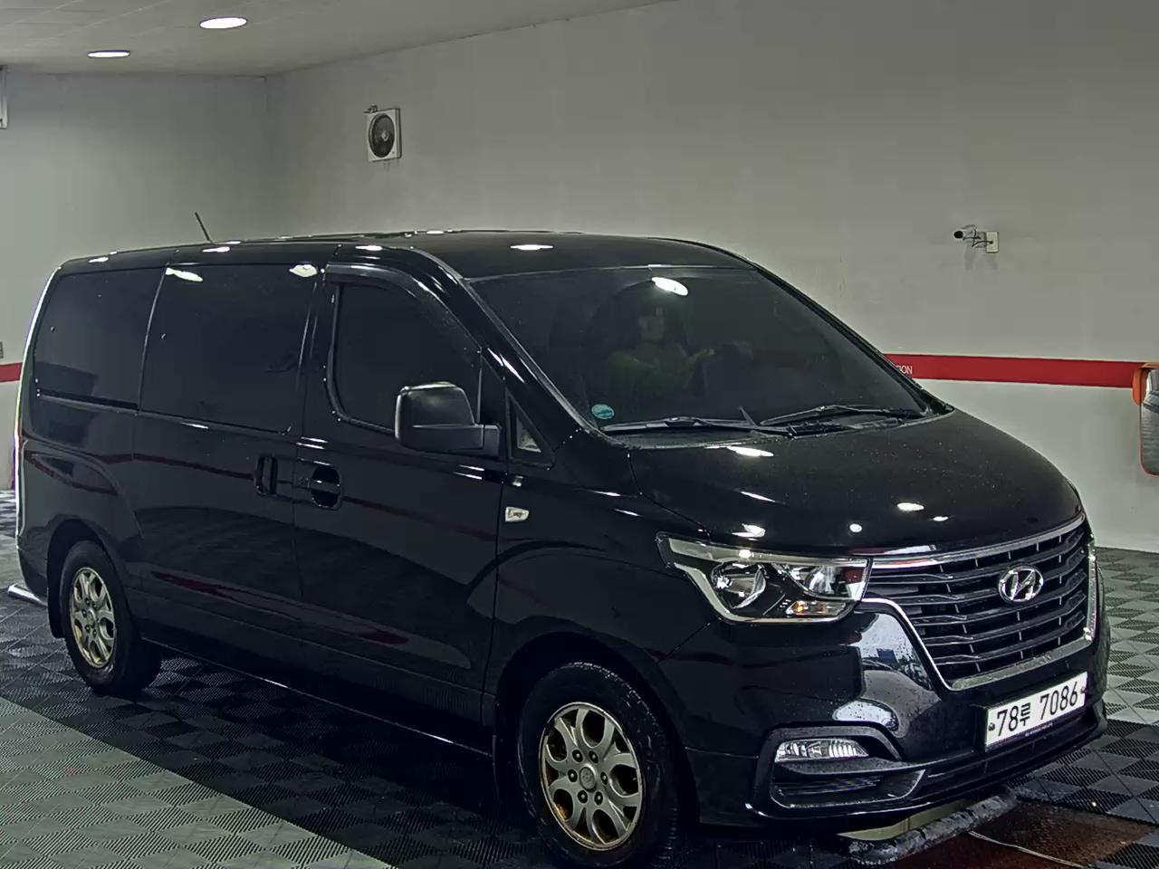 HYUNDAI THE NEW GRAND STAREX 11-SEATER DIESEL STYLE - фото 1