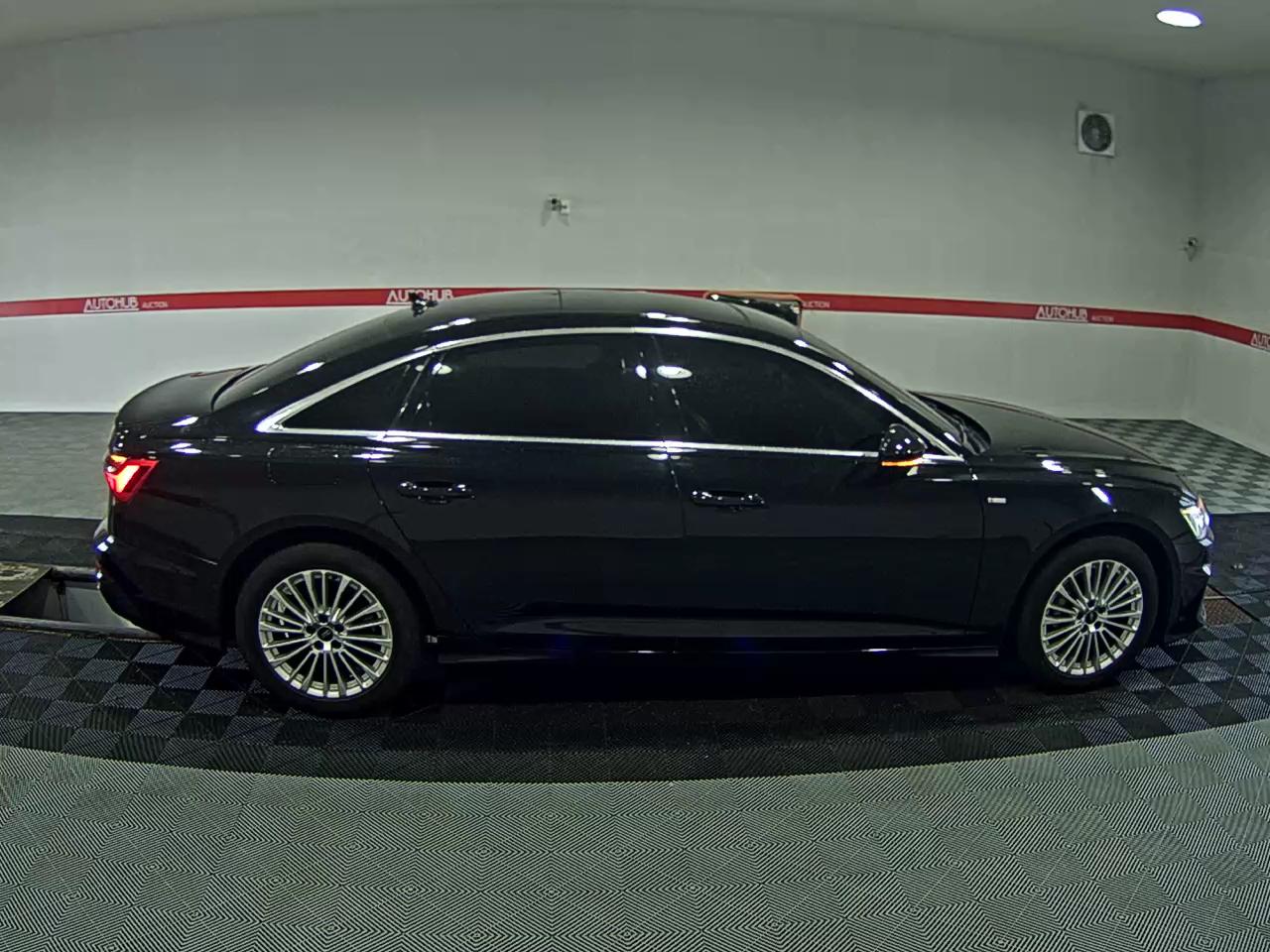 AUDI A6 (5TH GEN) 45 TFSI PREMIUM - фото 2
