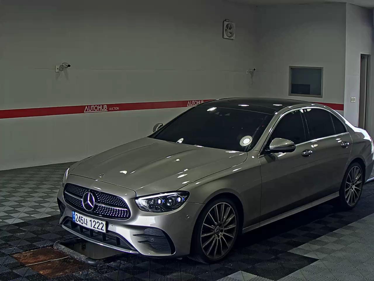 MERCEDES-BENZ E-CLASS (5TH GEN) E350 4MATIC AMG LINE - фото 0