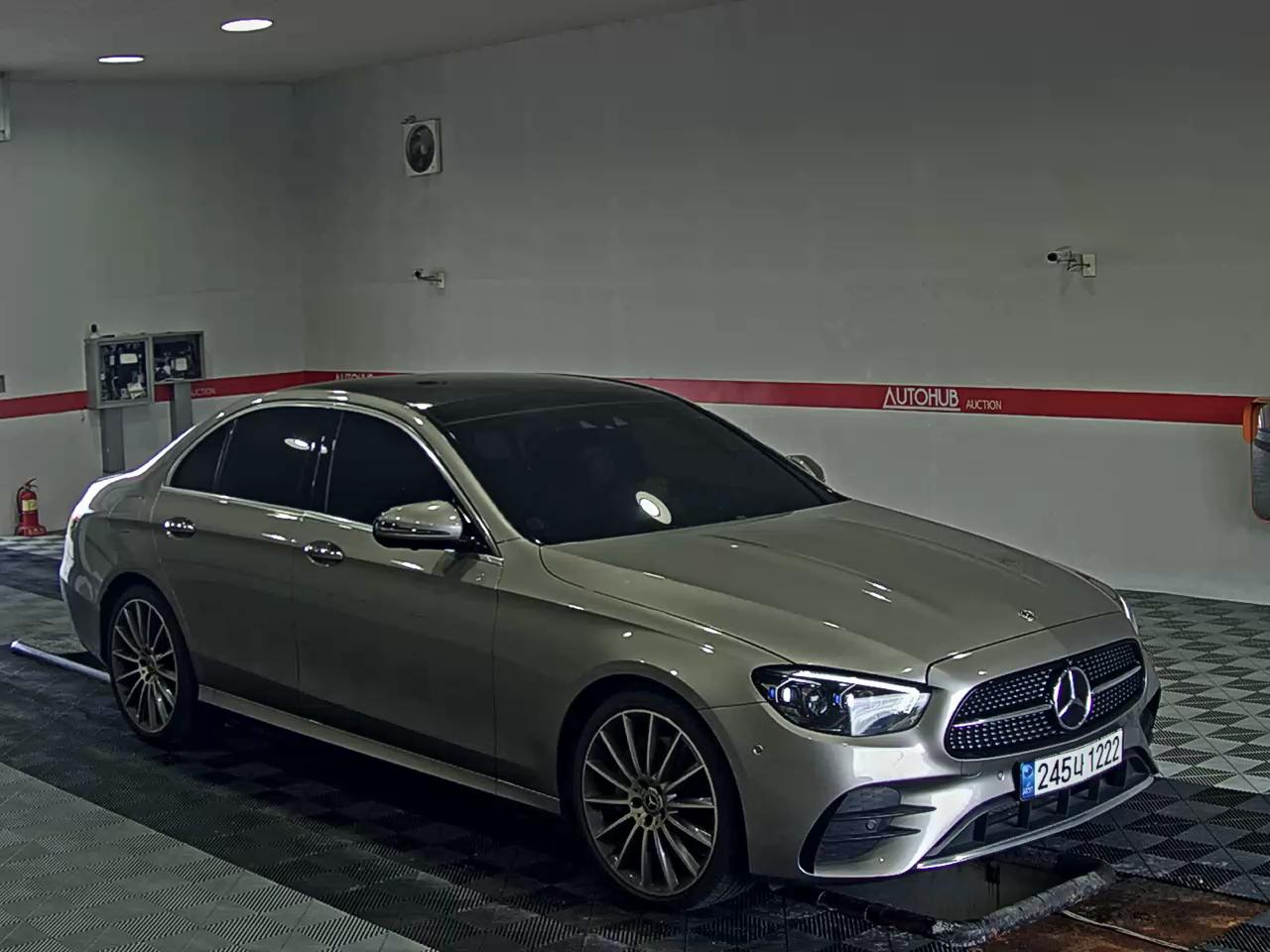 MERCEDES-BENZ E-CLASS (5TH GEN) E350 4MATIC AMG LINE - фото 1