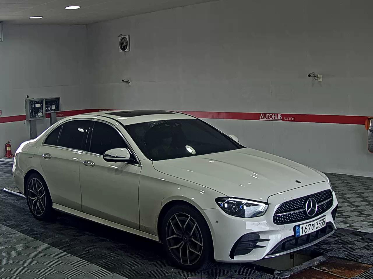 MERCEDES-BENZ E-CLASS (5TH GEN) E220d 4MATIC AMG LINE - фото 1