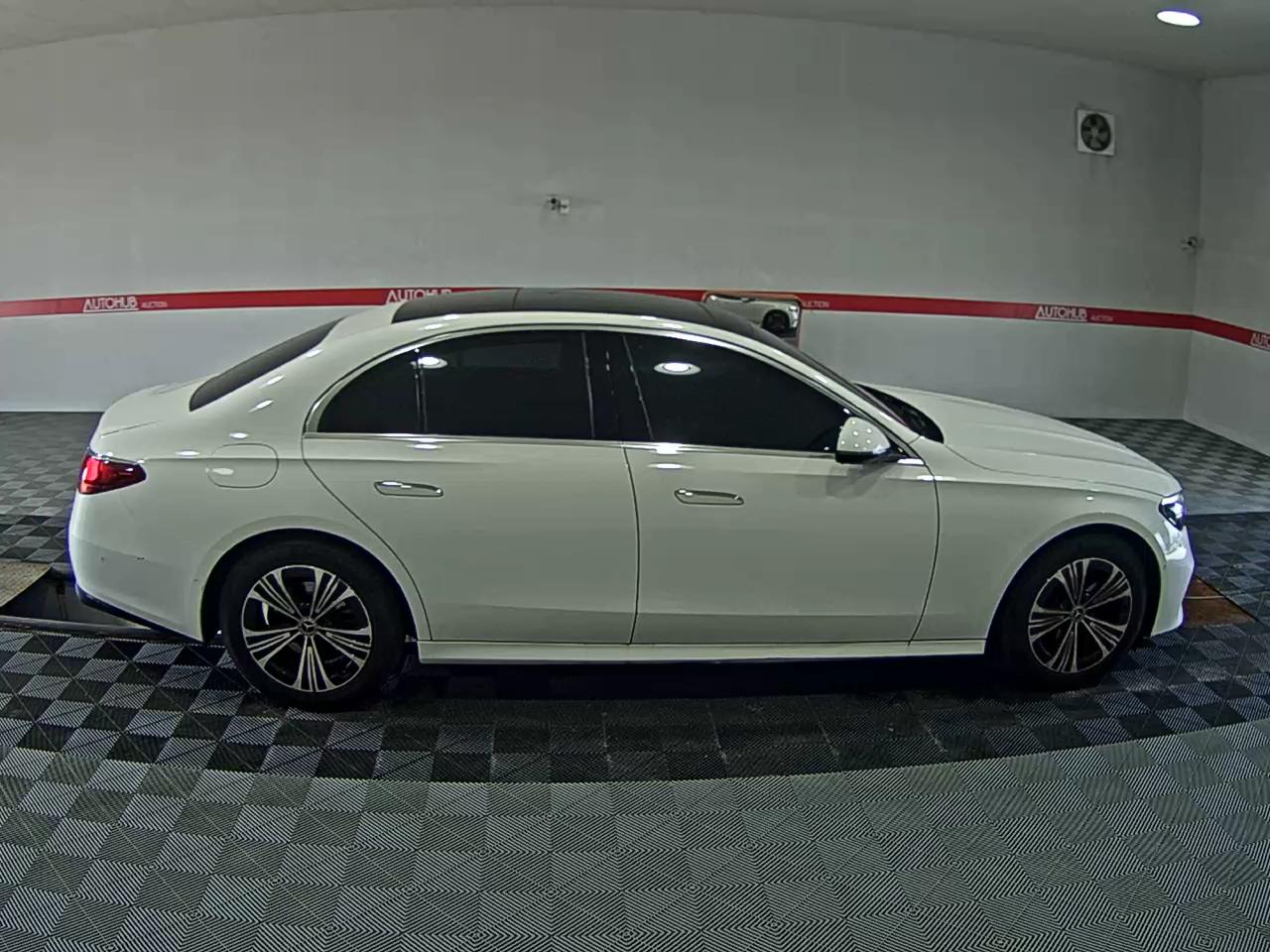 MERCEDES-BENZ E-CLASS (6TH GEN) E200 AVANTGARDE LIMITED - фото 2