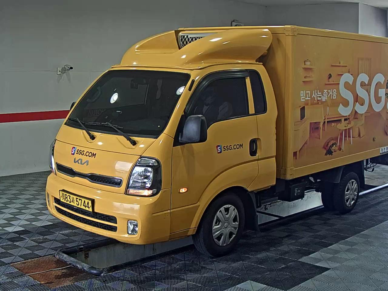KIA THE NEW BONGO III CARGO FREEZER BOX TRUCK STANDARD MODEL - фото 0
