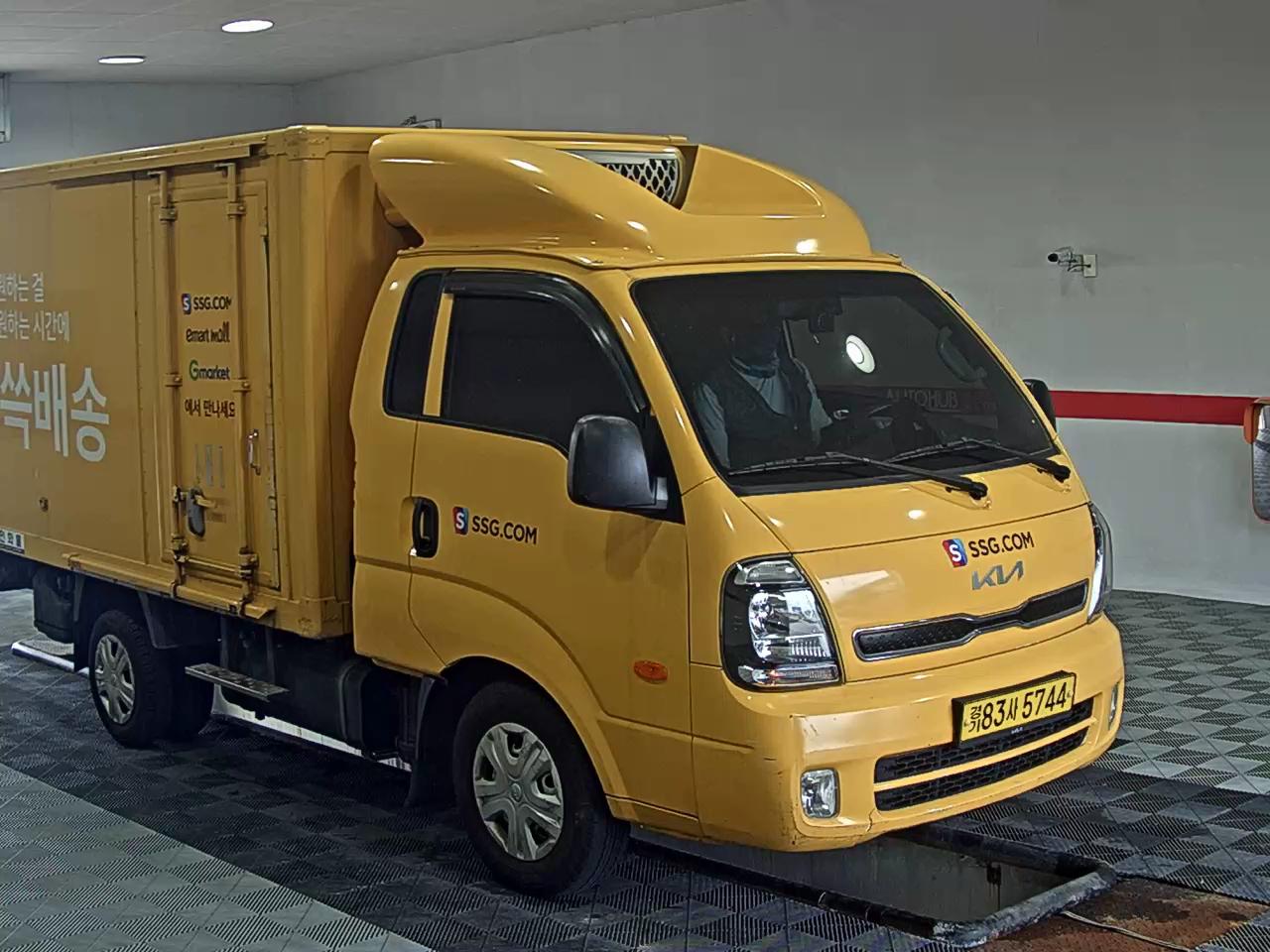 KIA THE NEW BONGO III CARGO FREEZER BOX TRUCK STANDARD MODEL - фото 1