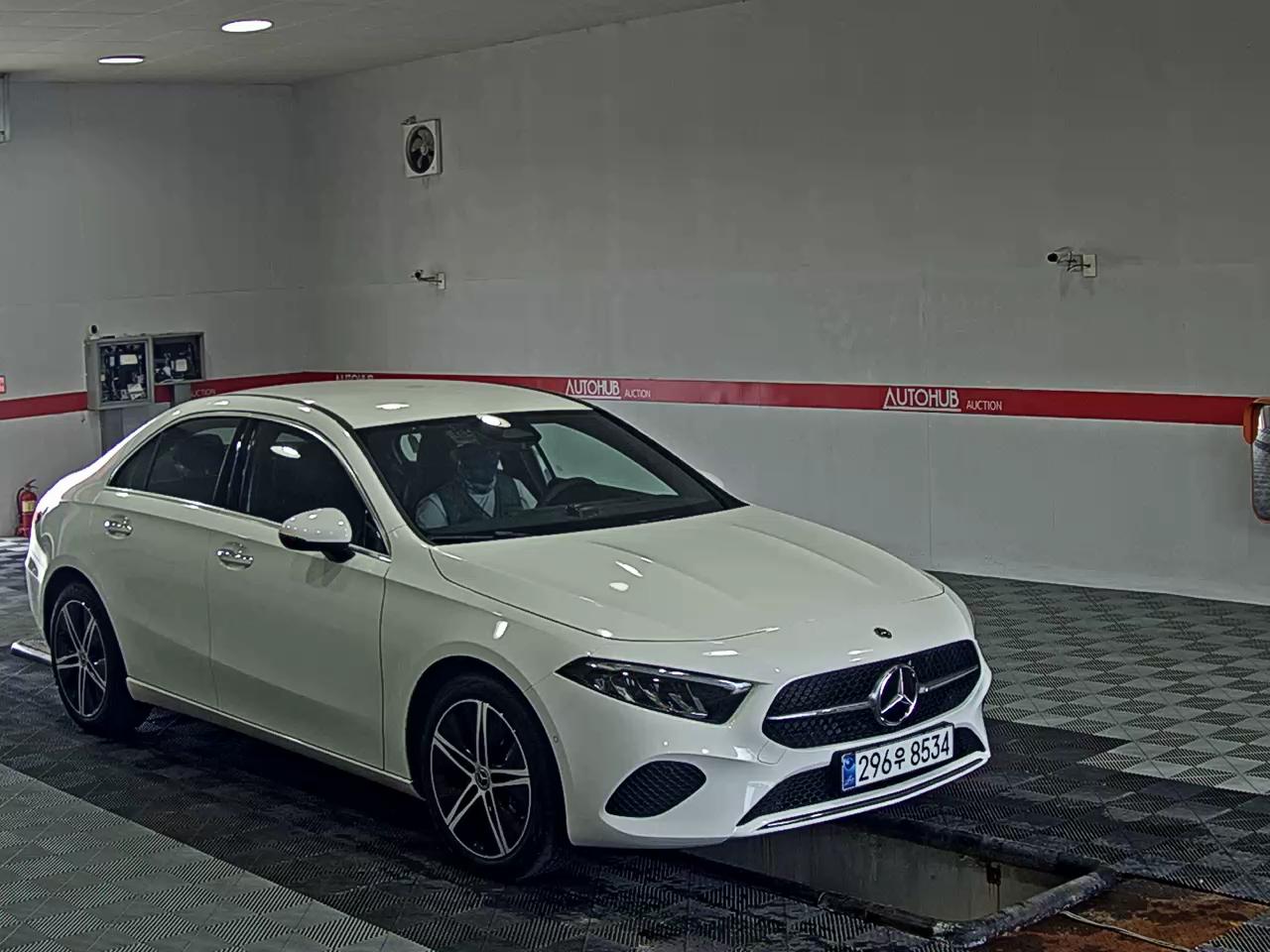 MERCEDES-BENZ A-CLASS (4TH GEN) A220 SEDAN - фото 1