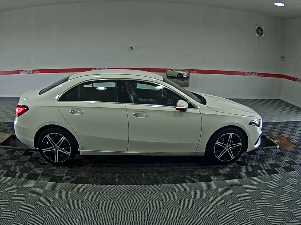 MERCEDES-BENZ A-CLASS (4TH GEN) A220 SEDAN - фото 2