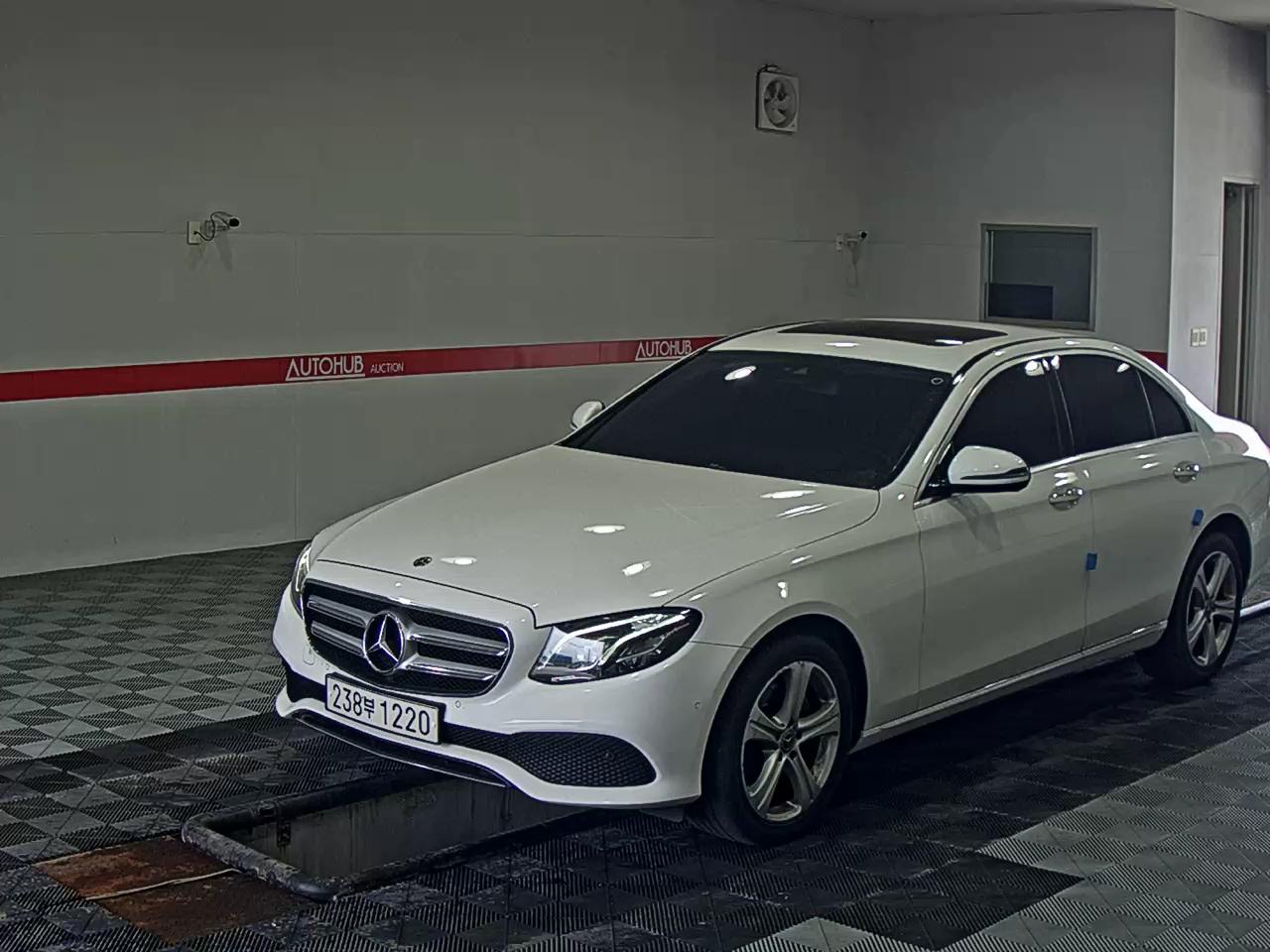 MERCEDES-BENZ E-CLASS (5TH GEN) E220d 4MATIC AVANTGARDE