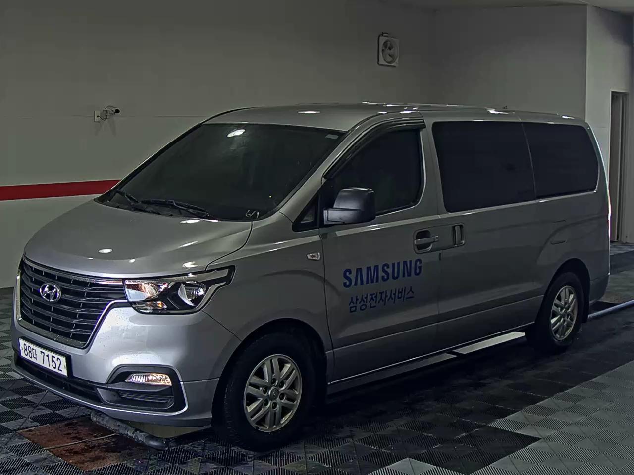 HYUNDAI THE NEW GRAND STAREX 3-SEATER DIESEL VAN SMART - фото 0