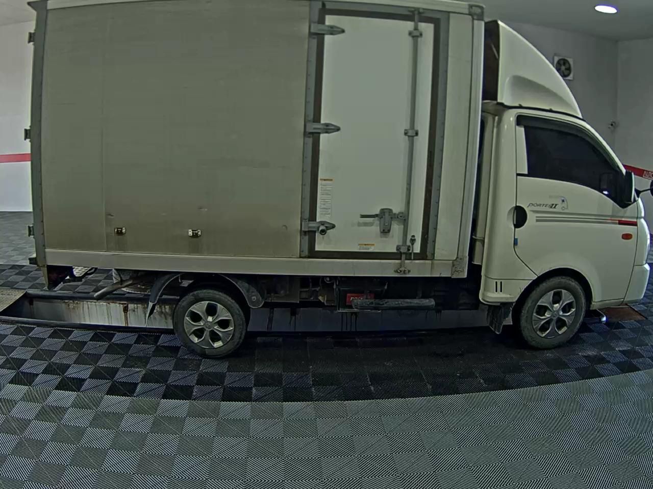 HYUNDAI PORTER II HIGH-ROOF BUILT-IN BOX TRUCK STANDARD CAB - фото 2