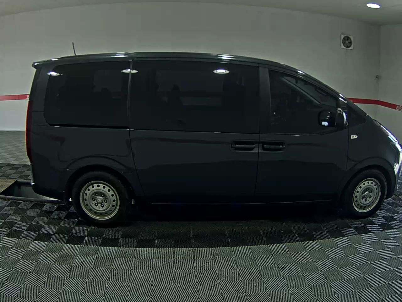 HYUNDAI STARIA 2.2 DIESEL TOURER 11-SEATER 4WD SMART - фото 2