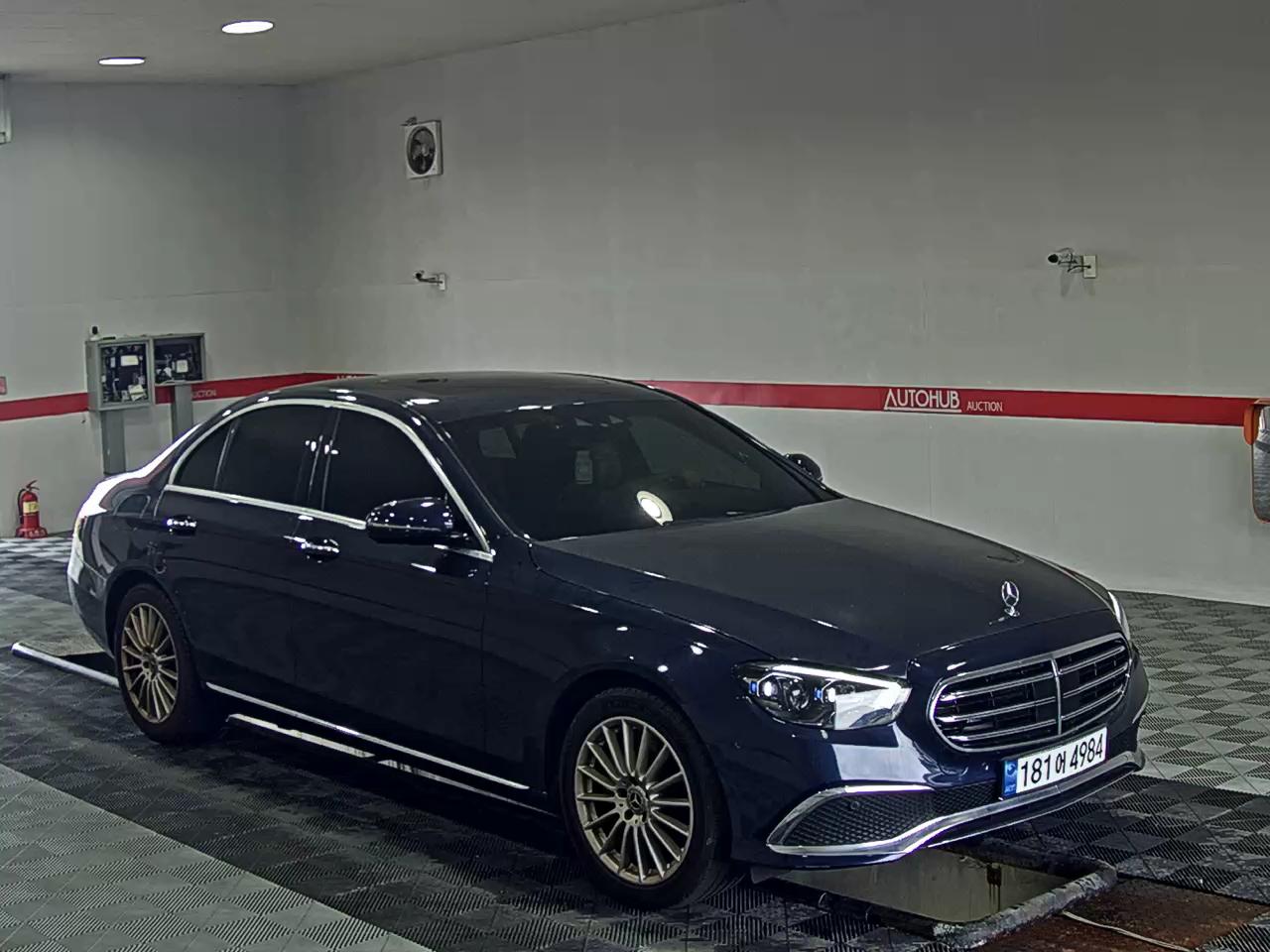 MERCEDES-BENZ E-CLASS (5TH GEN) E250 EXCLUSIVE - фото 1