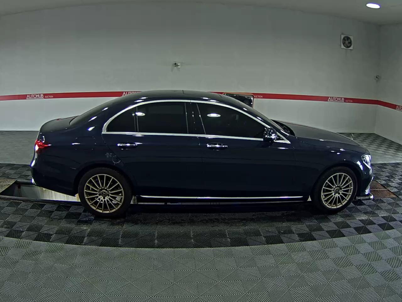 MERCEDES-BENZ E-CLASS (5TH GEN) E250 EXCLUSIVE - фото 2