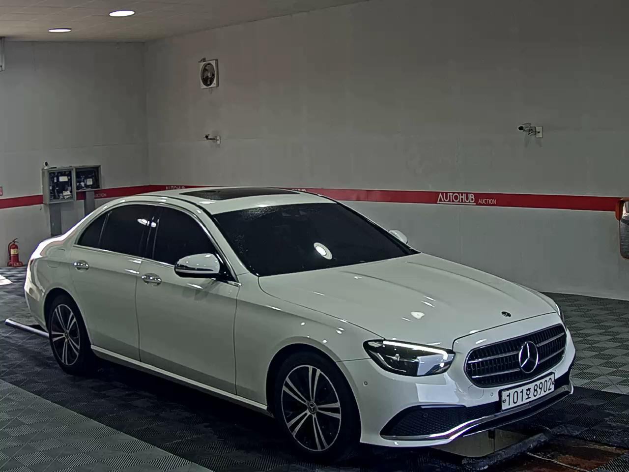 MERCEDES-BENZ E-CLASS (5TH GEN) E250 AVANTGARDE - фото 1