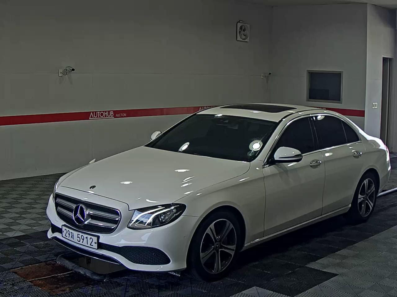 MERCEDES-BENZ E-CLASS (5TH GEN) E300 AVANTGARDE - фото 0