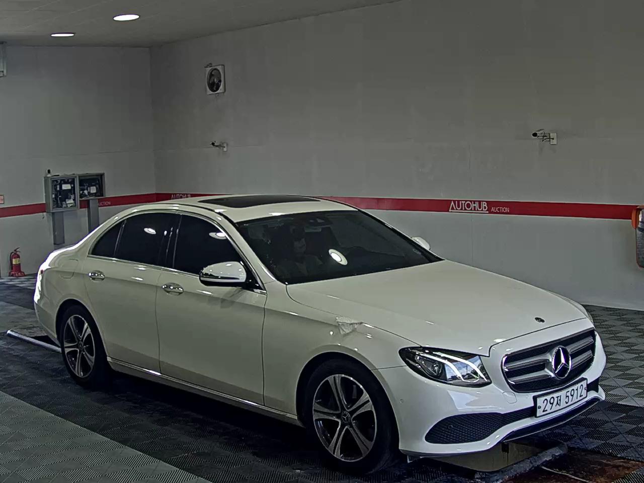 MERCEDES-BENZ E-CLASS (5TH GEN) E300 AVANTGARDE - фото 1