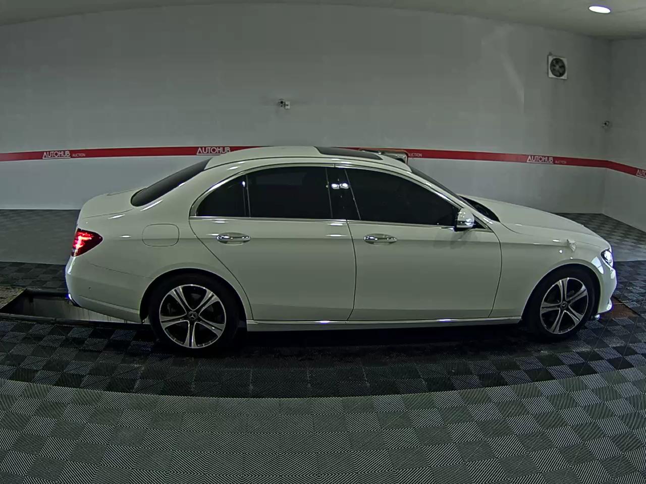 MERCEDES-BENZ E-CLASS (5TH GEN) E300 AVANTGARDE - фото 2
