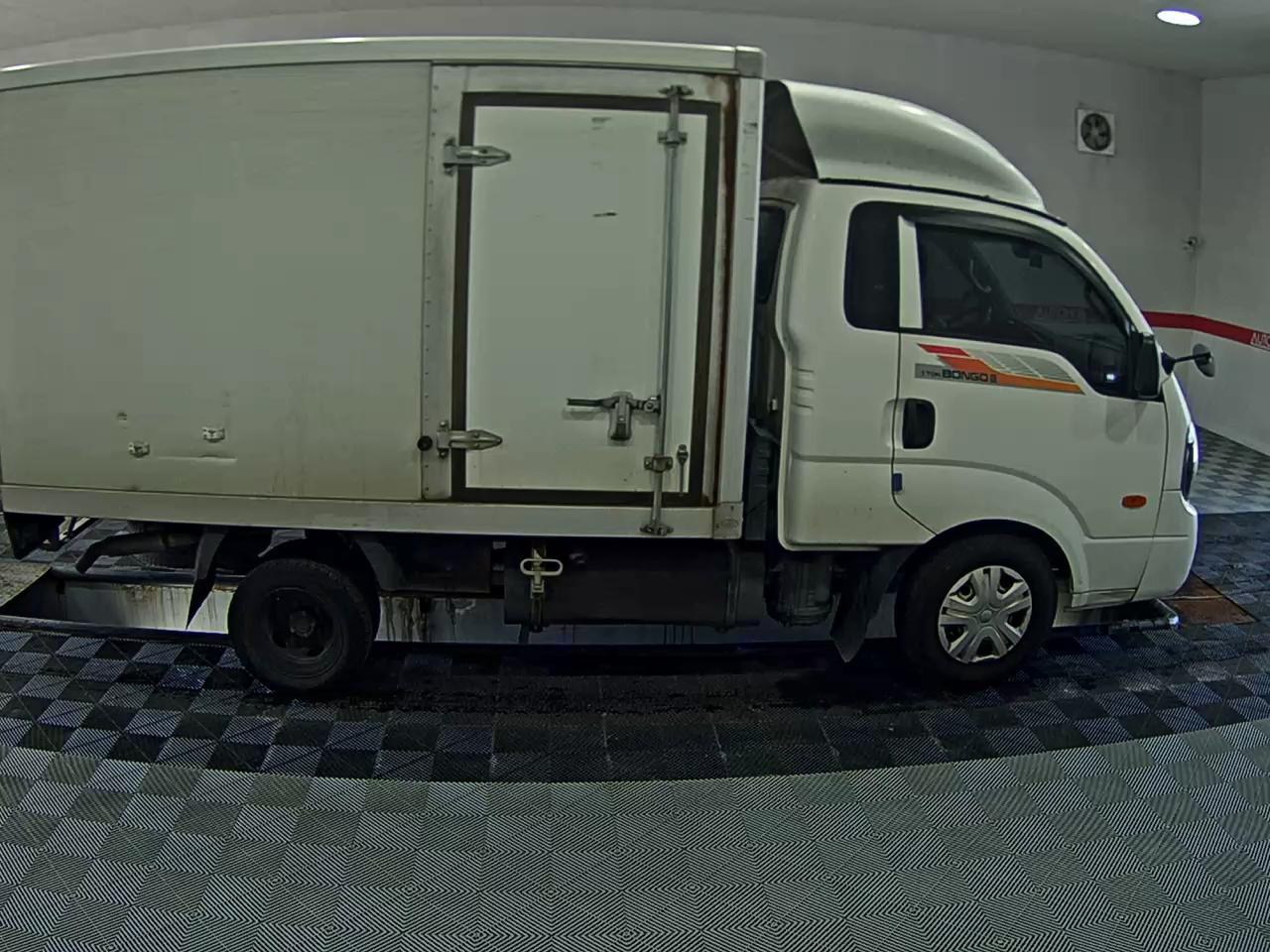 KIA BONGO III CARGO BUILT-IN BOX TRUCK 1 TON KING CAB - фото 2