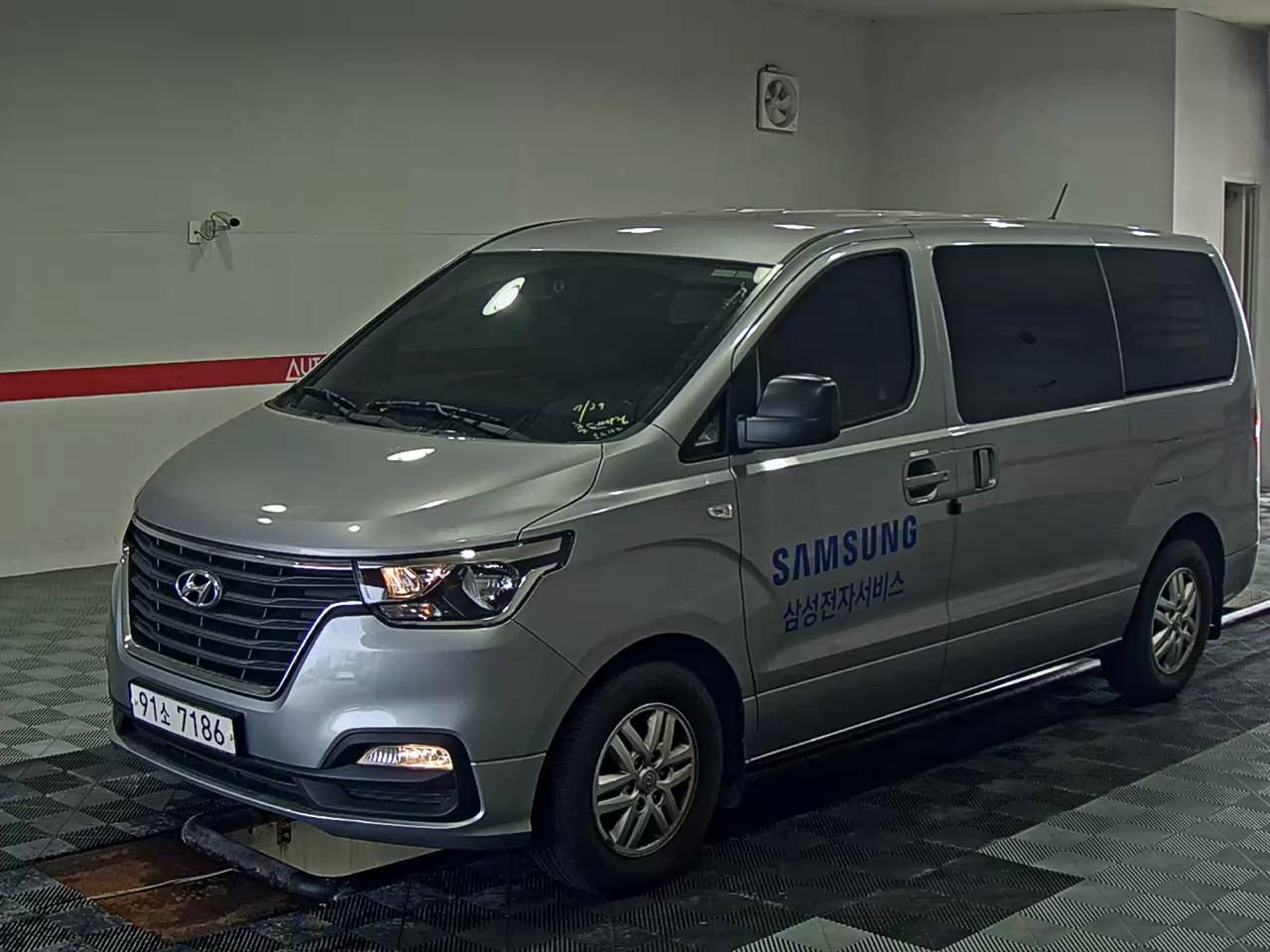 HYUNDAI THE NEW GRAND STAREX 3-SEATER DIESEL VAN SMART - фото 0