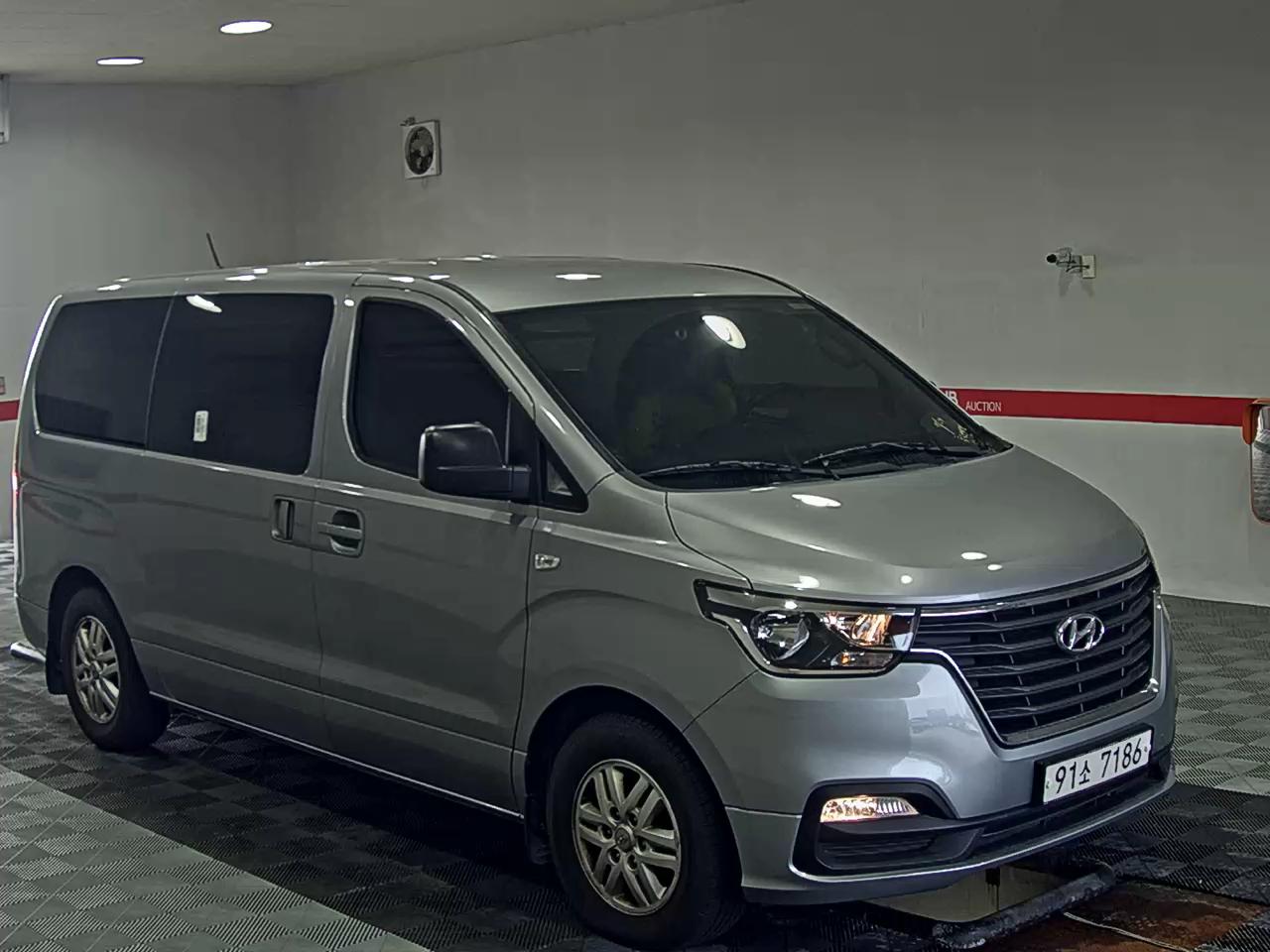HYUNDAI THE NEW GRAND STAREX 3-SEATER DIESEL VAN SMART - фото 1