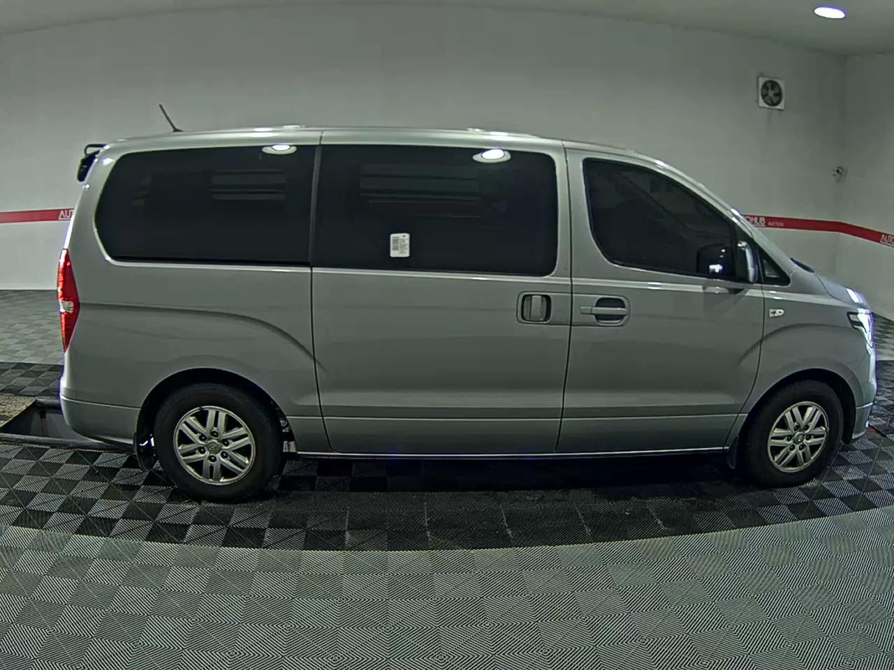 HYUNDAI THE NEW GRAND STAREX 3-SEATER DIESEL VAN SMART - фото 2