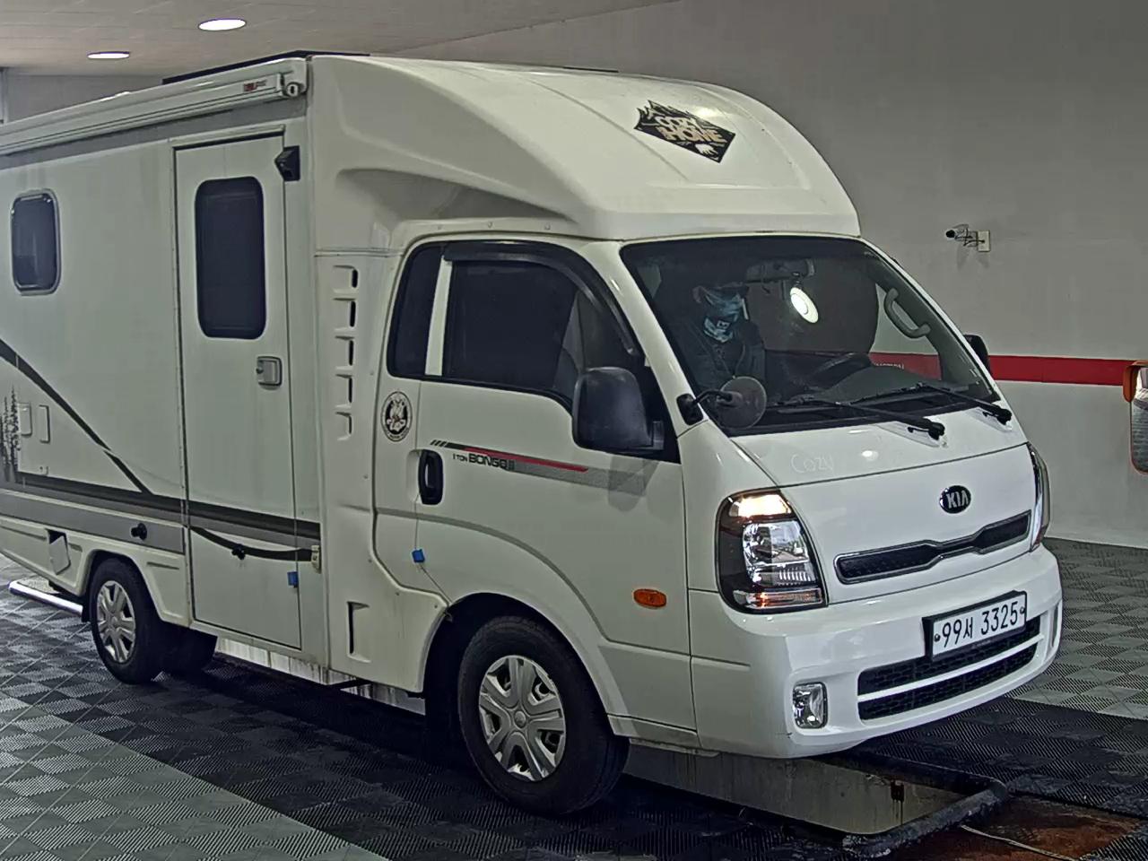 KIA THE NEW BONGO III CARGO WORK-THROUGH VAN - фото 1
