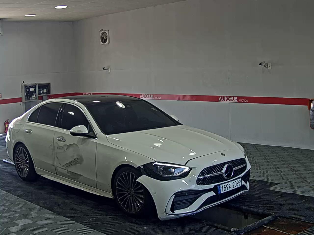 MERCEDES-BENZ C-CLASS (5TH GEN) C300 4MATIC AMG LINE - фото 1