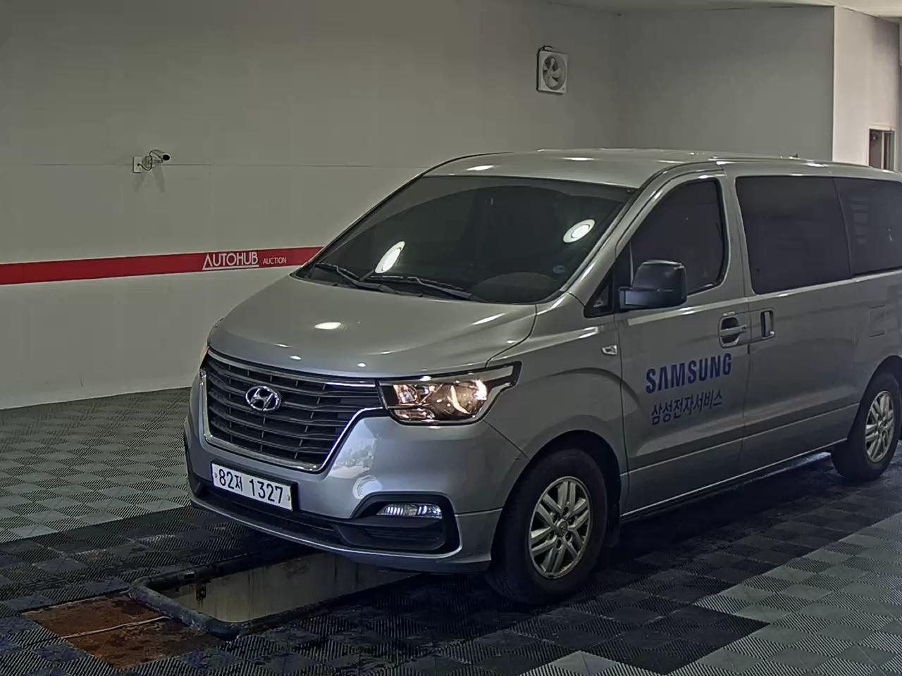HYUNDAI THE NEW GRAND STAREX 3-SEATER DIESEL VAN SMART - фото 0