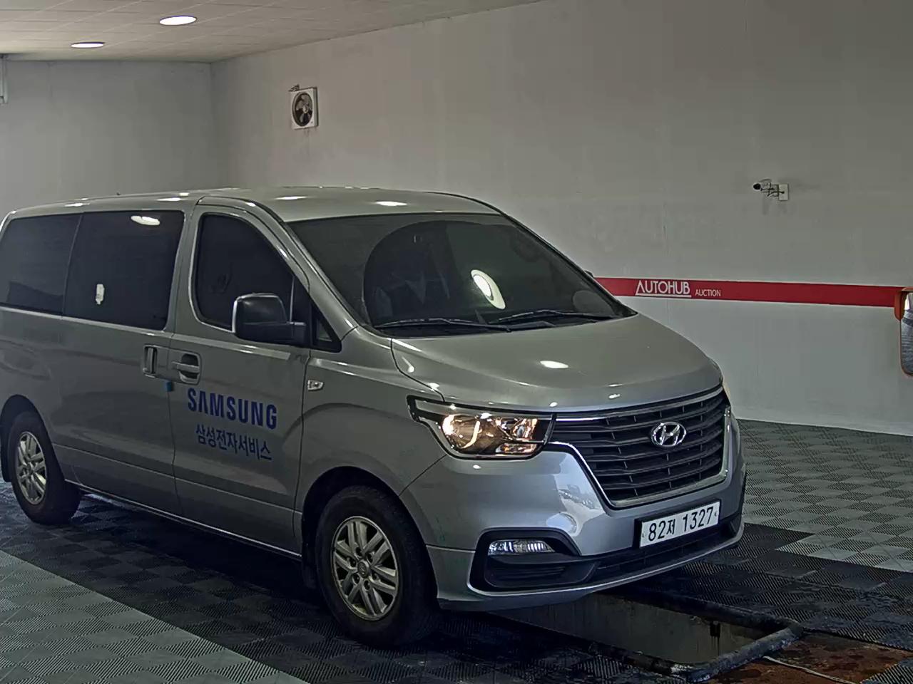 HYUNDAI THE NEW GRAND STAREX 3-SEATER DIESEL VAN SMART - фото 1