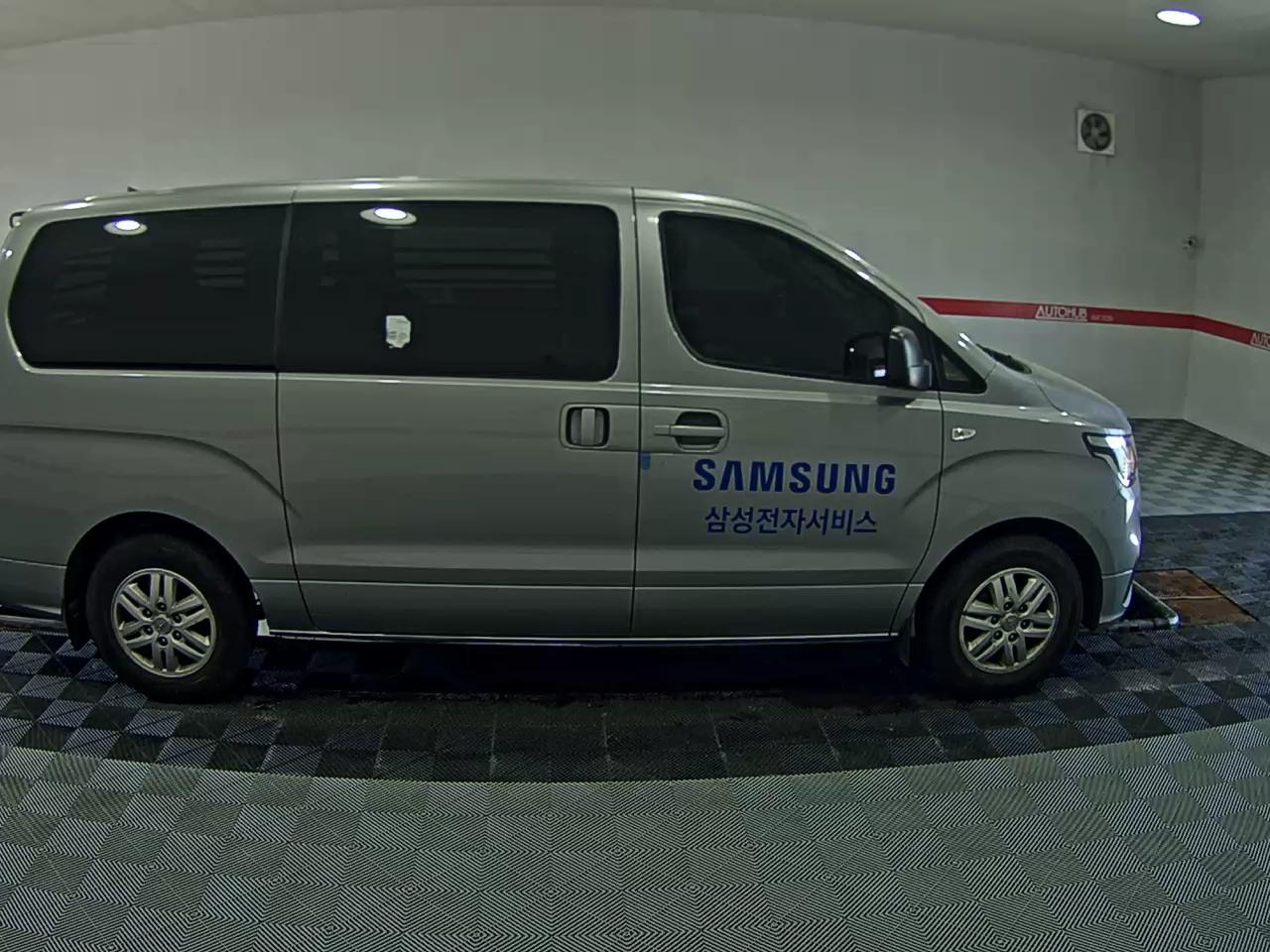 HYUNDAI THE NEW GRAND STAREX 3-SEATER DIESEL VAN SMART - фото 2
