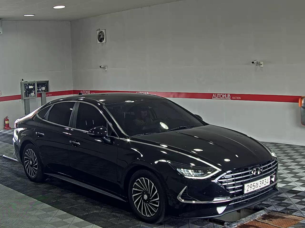 HYUNDAI SONATA (DN8) HYBRID 2.0 HEV PREMIUM FAMILY - фото 1