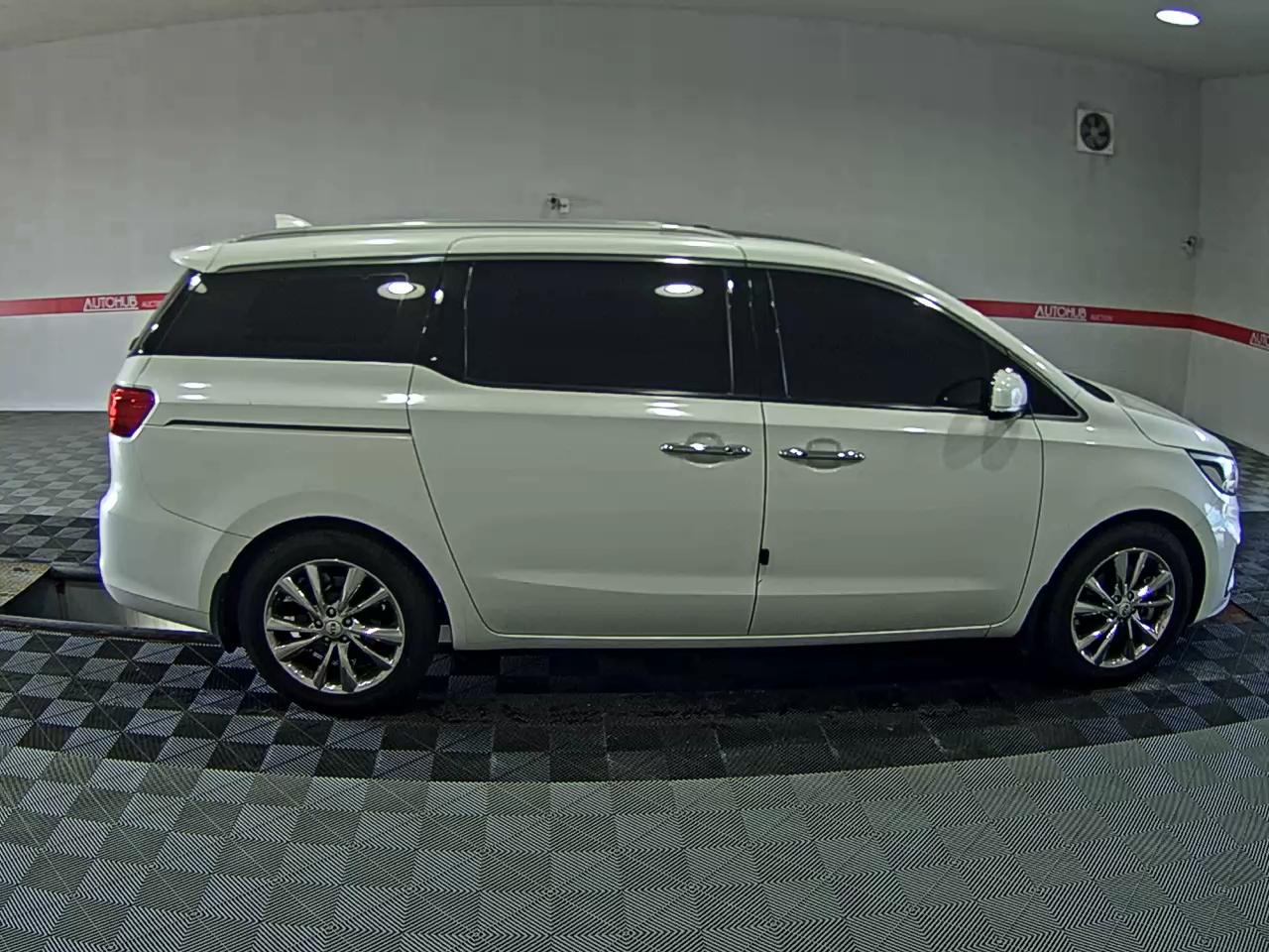 KIA THE NEW CARNIVAL 9-SEATER DIESEL PRESTIGE - фото 2