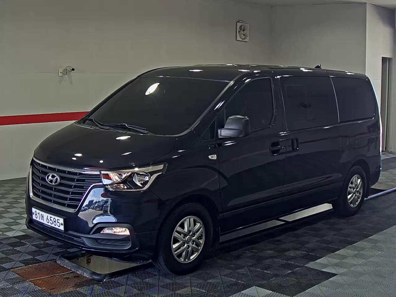 HYUNDAI THE NEW GRAND STAREX 5-SEATER DIESEL VAN SMART - фото 0