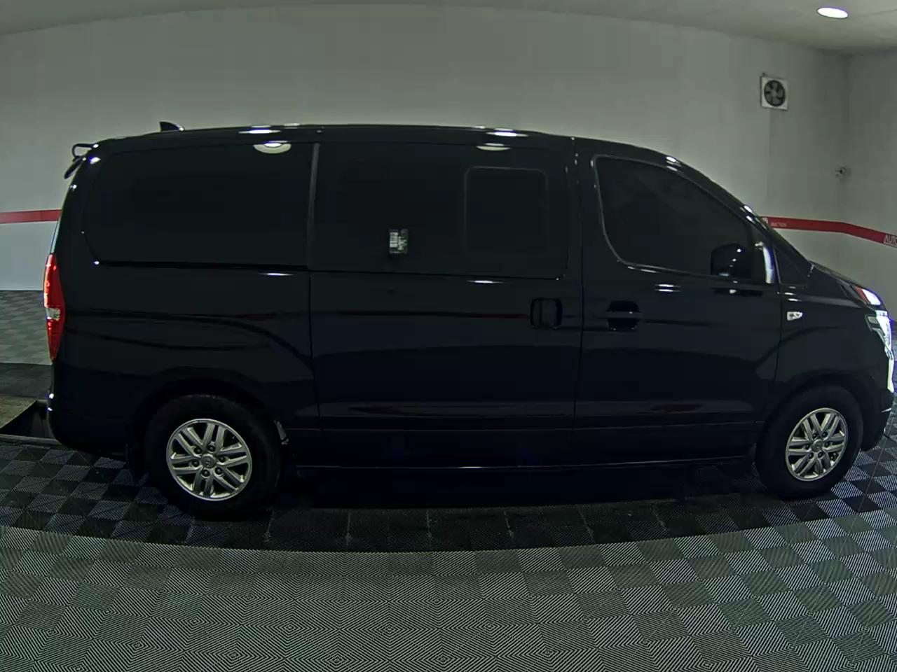 HYUNDAI THE NEW GRAND STAREX 5-SEATER DIESEL VAN SMART - фото 2