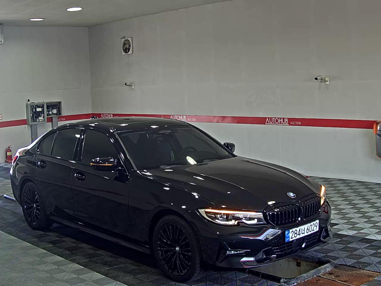 BMW 3 SERIES (7TH GEN) 320i LUXURY INNOVATION PACK - фото 1