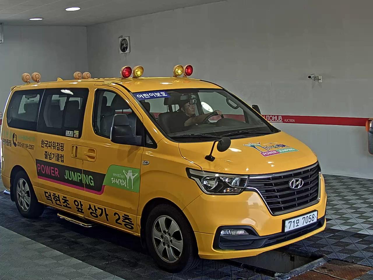 HYUNDAI THE NEW GRAND STAREX CHILD SAFETY VEHICLE 12-SEATER DIESEL - фото 1