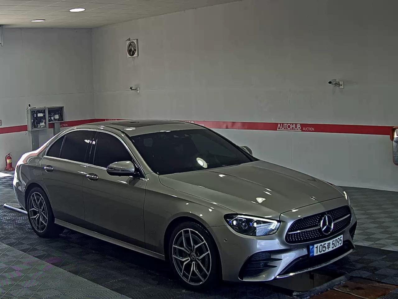 MERCEDES-BENZ E-CLASS (5TH GEN) E220d 4MATIC AMG LINE - фото 1
