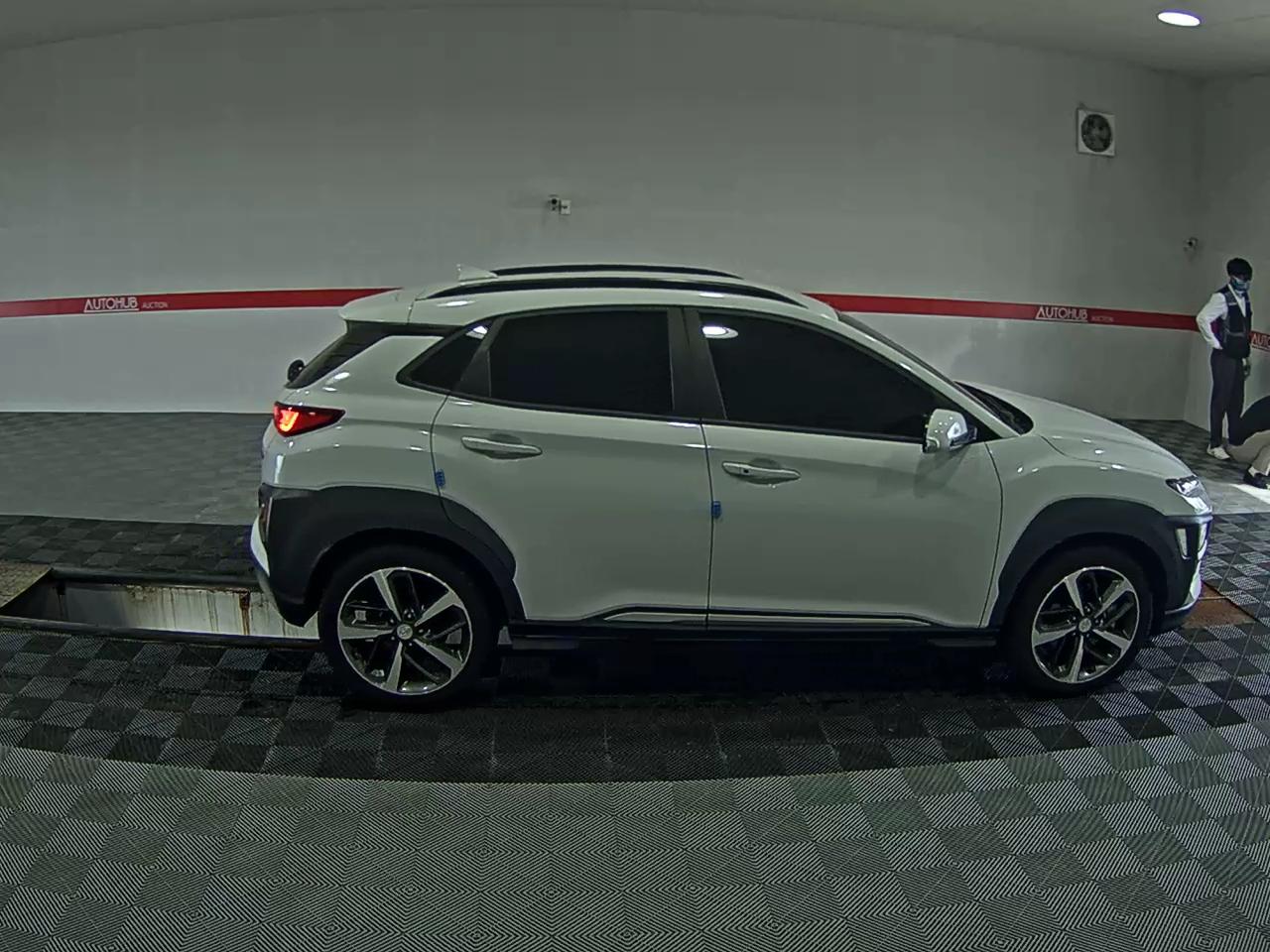 HYUNDAI KONA 1.6 GASOLINE 2WD PREMIUM - фото 2